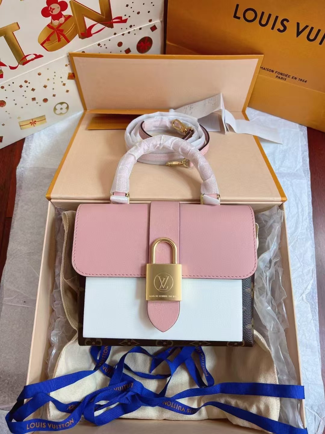 Louis Vuitton 路易威登 芯片款粉色locky bb锁头包