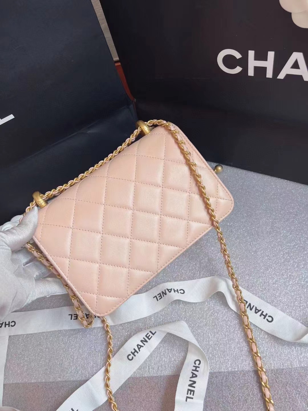 Chanel香奈儿 全新裸粉色芯片款双金球woc 全❤️Chanel香奈儿 24c双金球抽绳woc链条肩背包 裸粉色芯片款 尺寸19×12×4cm 现货💰