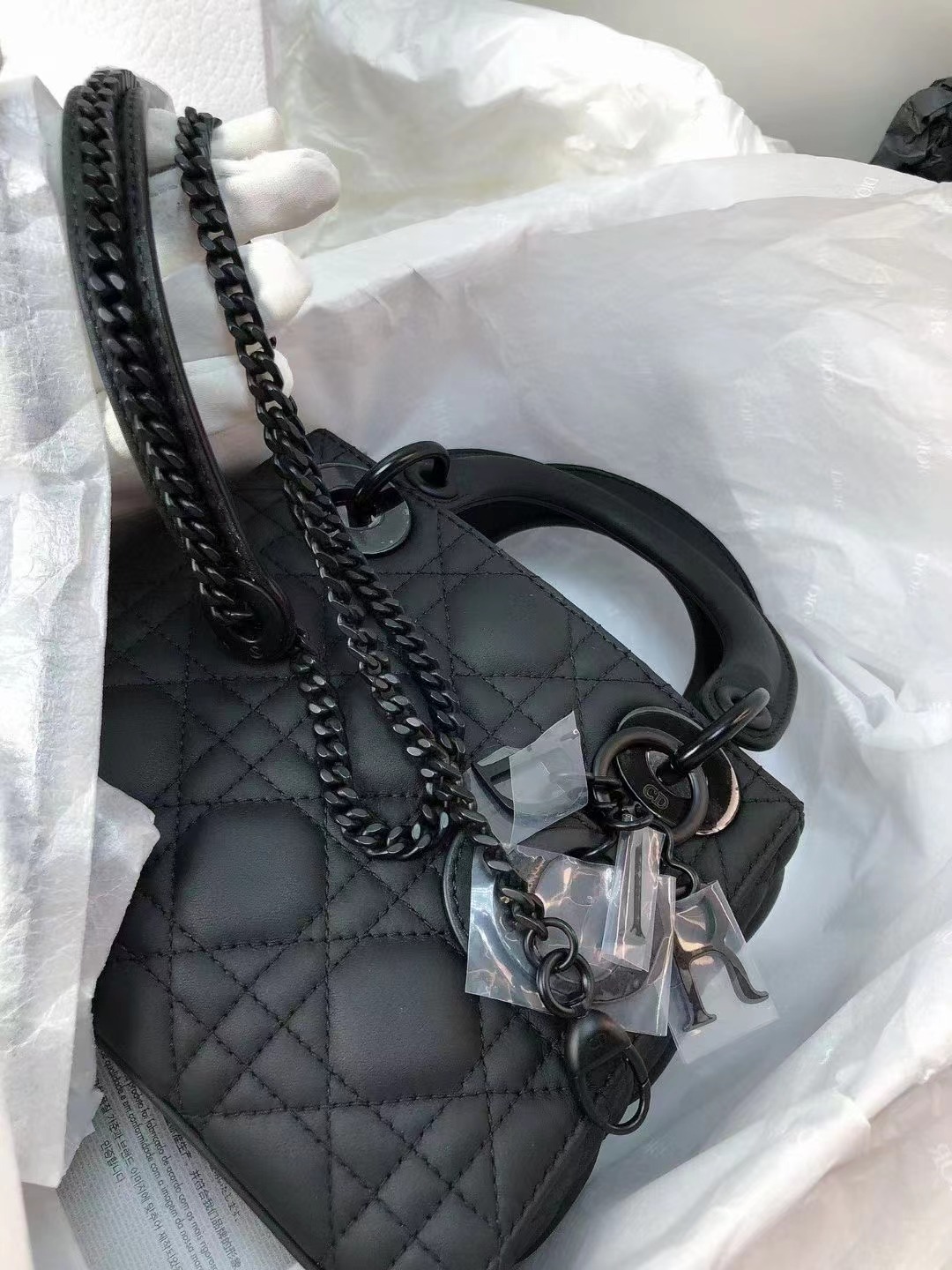 Dior迪奥 全黑哑光三格戴妃包 全❤️保存品DIOR 迪奥 戴妃包soblack 全黑哑光牛皮黑色三格磨砂扣 爆款 超难买17*14.5*8cm 23编码附件盒子尘袋 卡好价💰