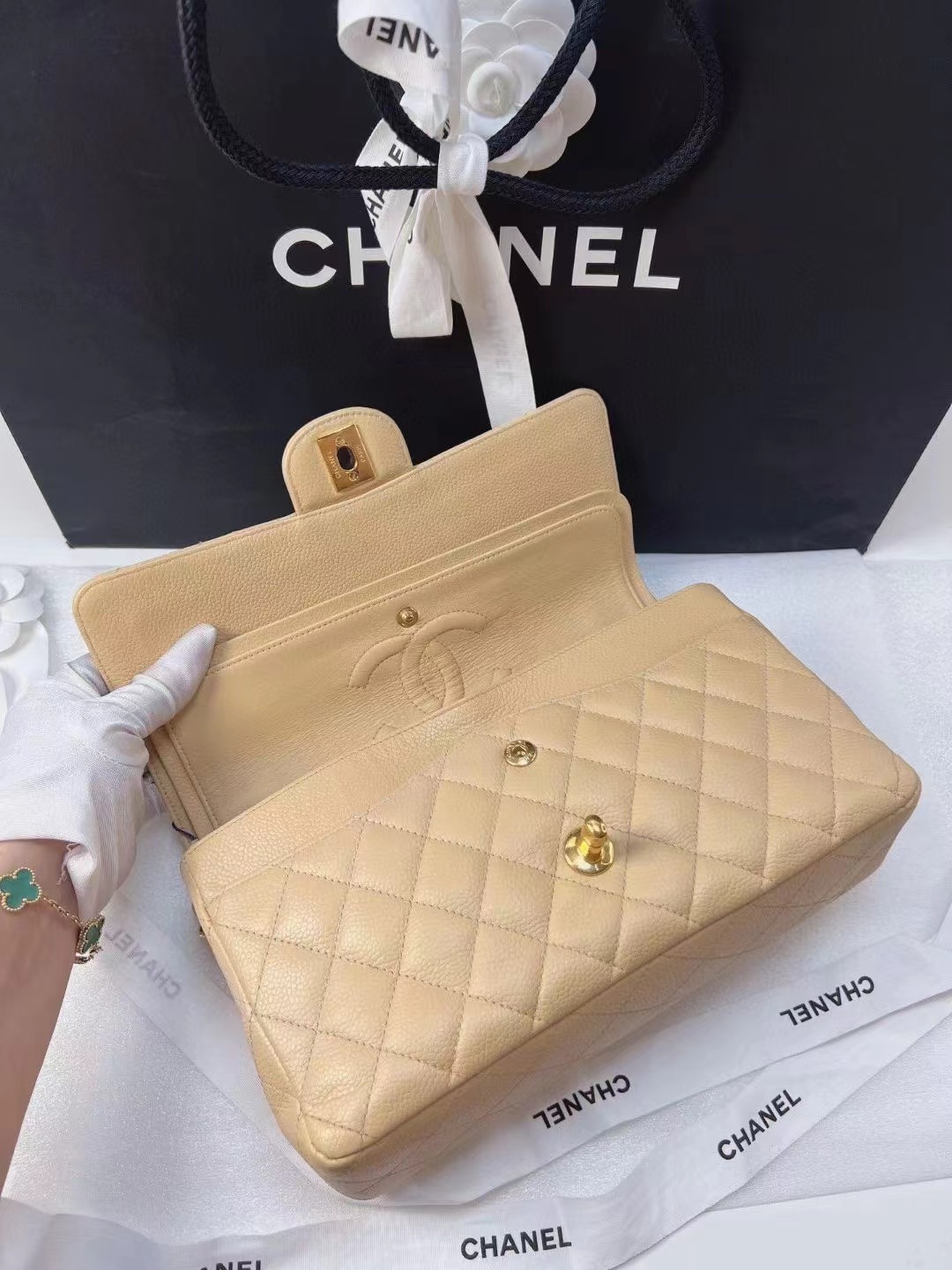 Chanel香奈儿 奶茶色金扣荔枝牛皮CF 99新香奈儿CHANEL CF 中号 米金/奶茶色 荔枝皮 单肩包 17镭射无卡 专柜公价80000++ 好价💰