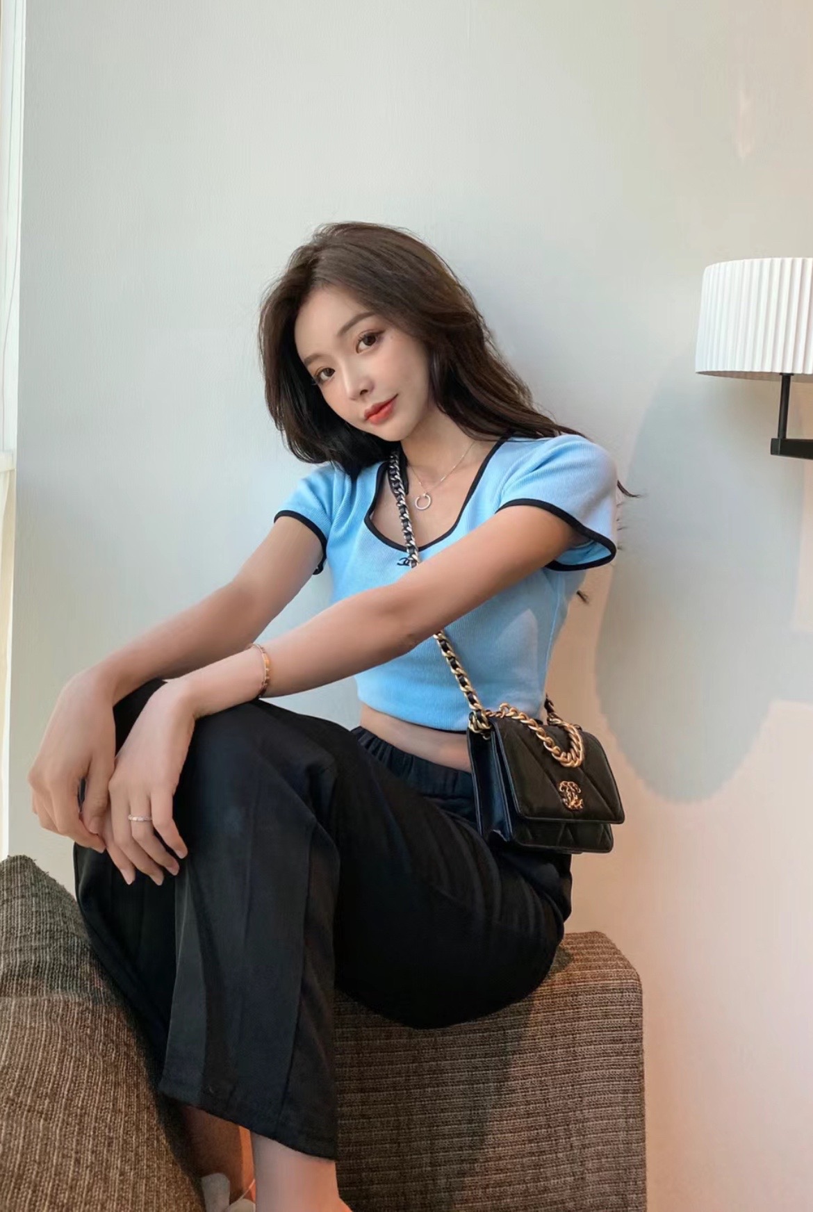 Chanel香奈儿 香奈儿黑金19bag woc链条包 好价🉐芯片款❤️Chanel 香奈儿 19bag woc黑金斜挎包，可手提可单肩斜挎，尺寸：20x12cm，小巧可爱，入手准没错，现货秒发