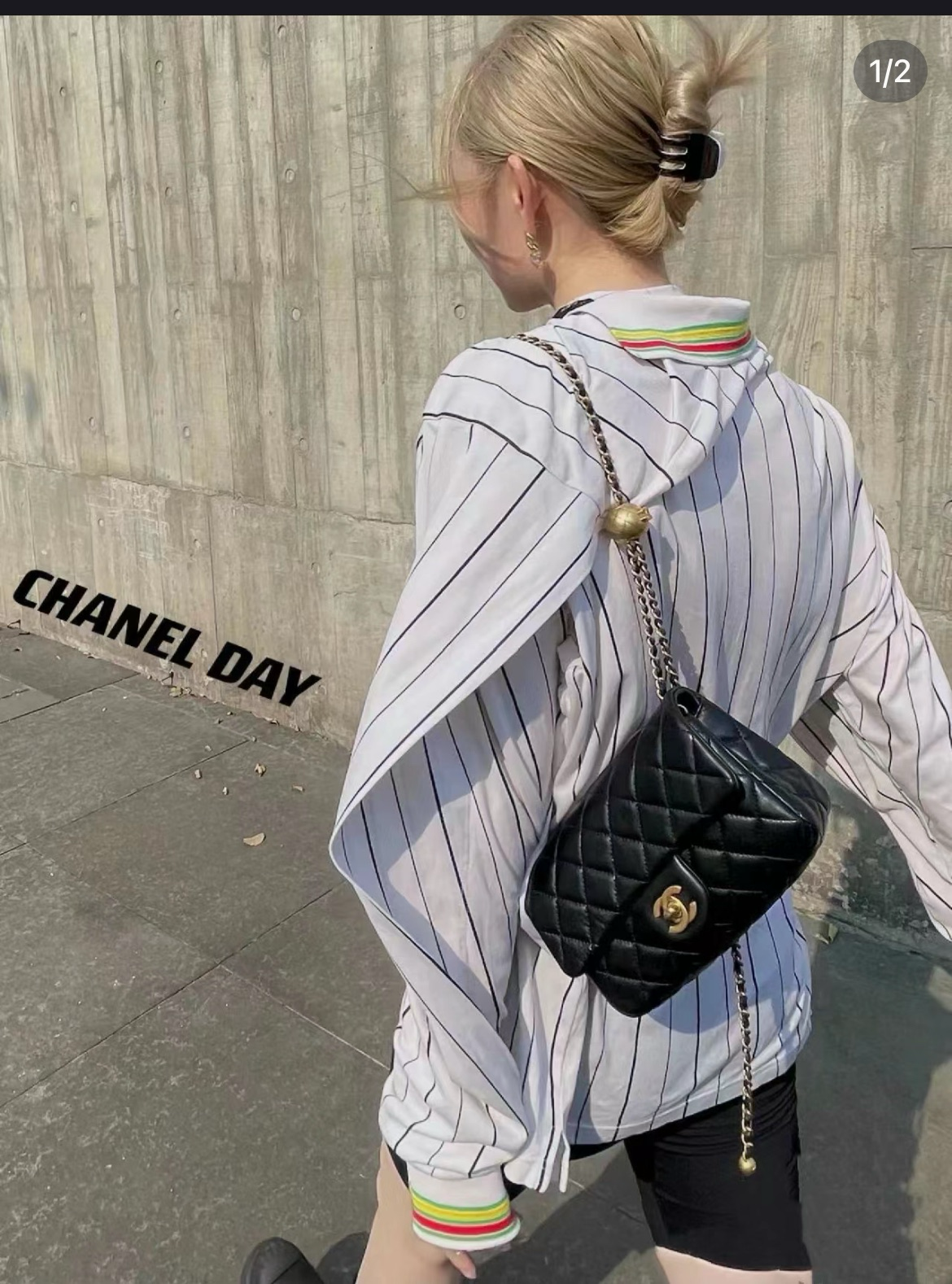 Chanel香奈儿 黑金金球大mini链条包 全套带票🎫99🆕 CHANEL 香奈儿 黑金CF金球大mini链条包芯片款 底边约20cm 黄金size 链条可以调节哦 🌼专柜一包难求！ 来一个没一个😄现货秒发 美美哒过年🧨