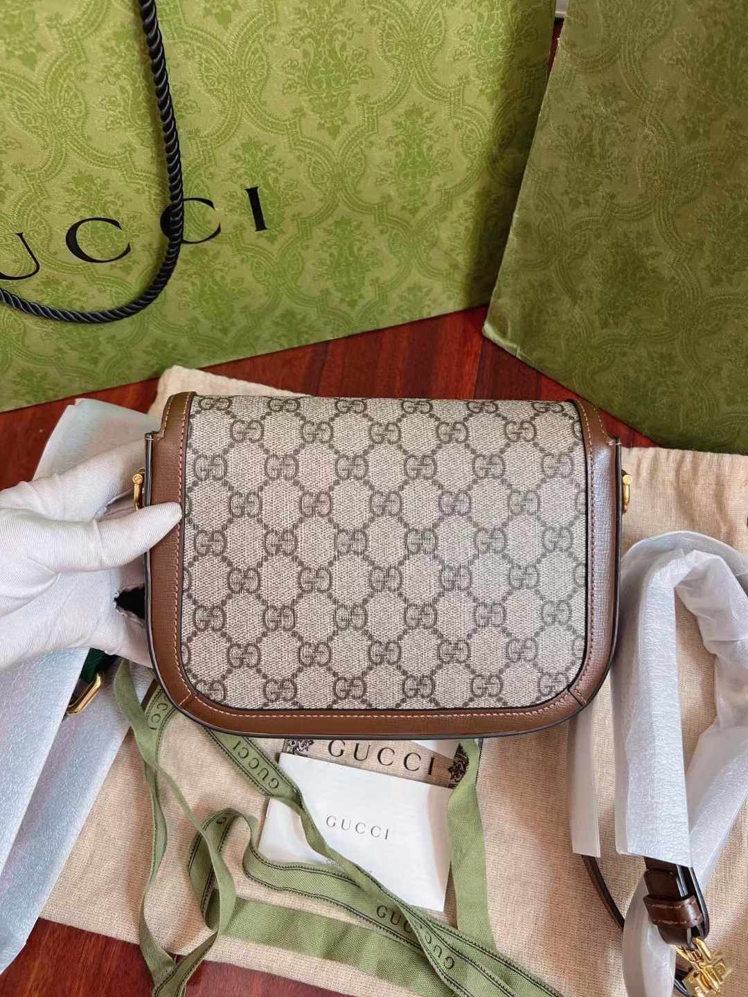 Gucci古驰 棕色1955迷你马鞍包 保存品Gucci  mini  棕色1955马鞍包 大小真的太合适了 搭配两根不同的肩带 各路明星同款 附件尘袋好价💰