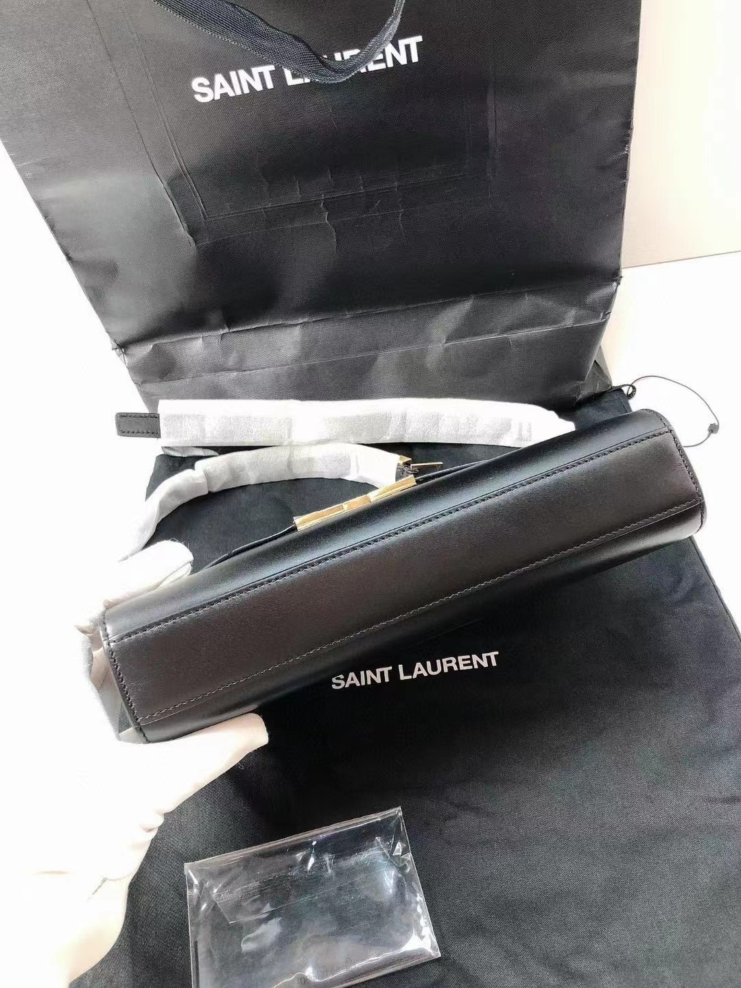 Saint Laurent圣罗兰 全新黑金曼哈顿 全❤️保存品YSL 圣罗兰 小号 曼哈顿 单肩腋下包 黑色 尺寸24x17cm 无敌好看！公价21400 附件尘袋卡片 好价带走现货💰