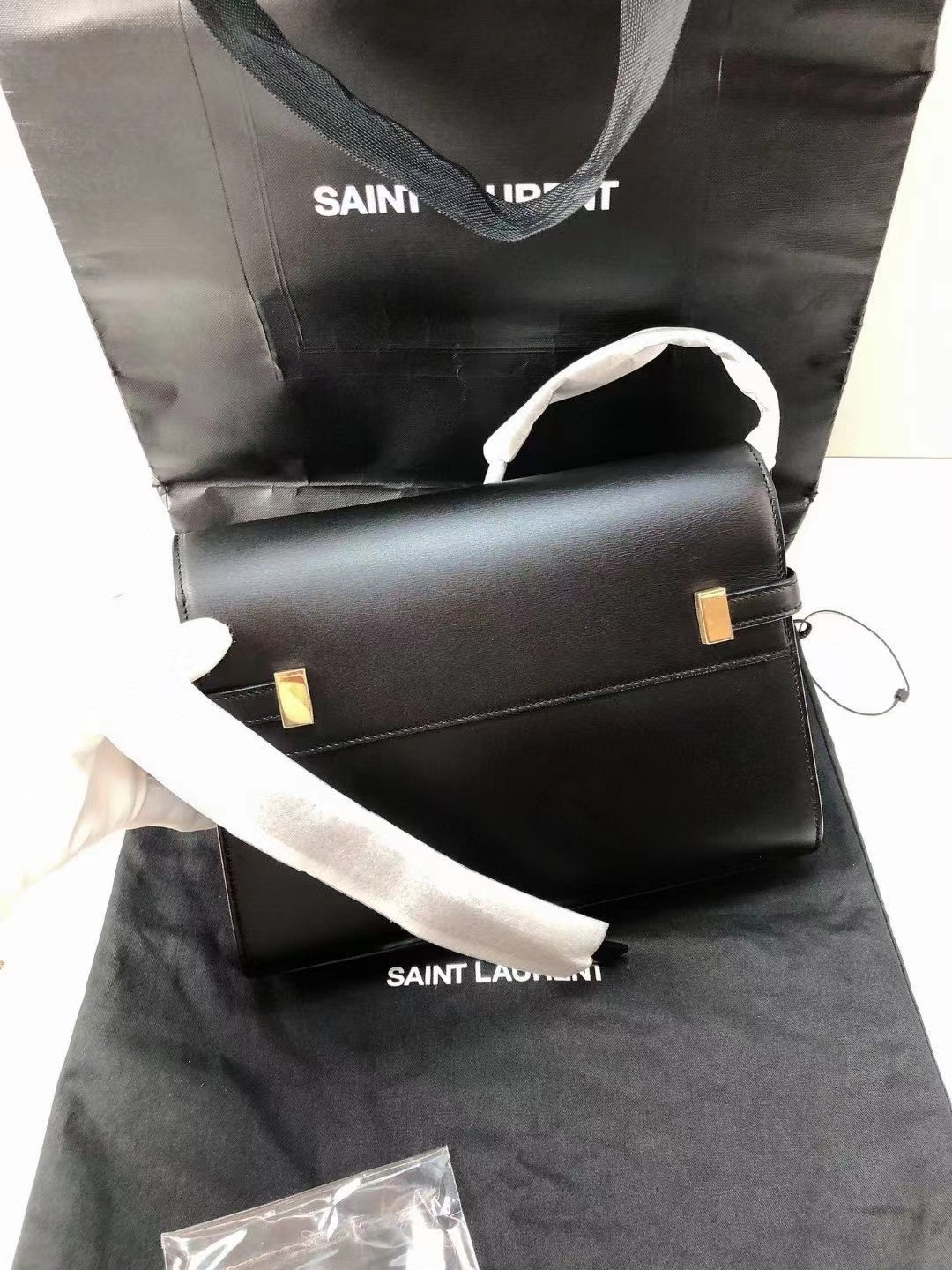 Saint Laurent圣罗兰 全新黑金曼哈顿 全❤️保存品YSL 圣罗兰 小号 曼哈顿 单肩腋下包 黑色 尺寸24x17cm 无敌好看！公价21400 附件尘袋卡片 好价带走现货💰