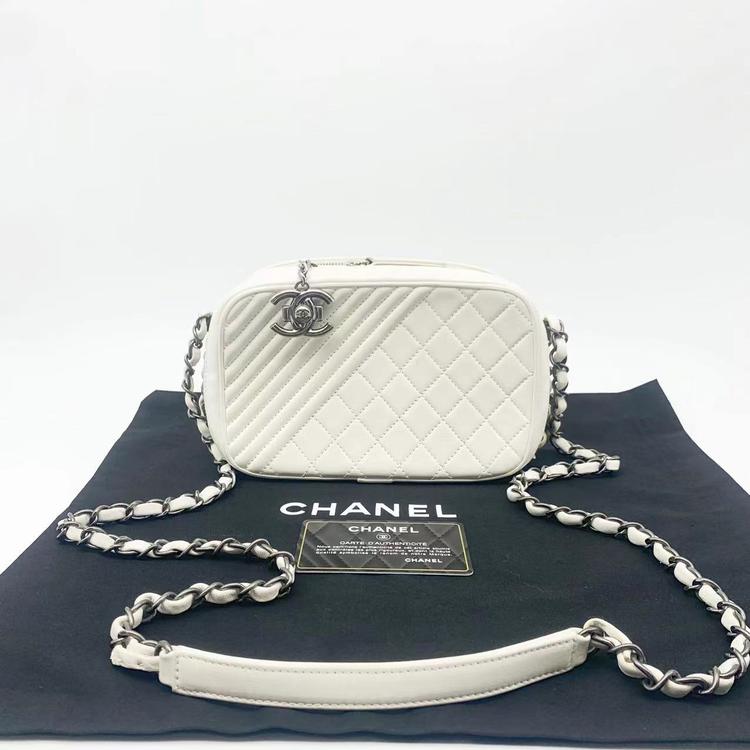 Chanel 香奈儿 白色银扣相机链条包