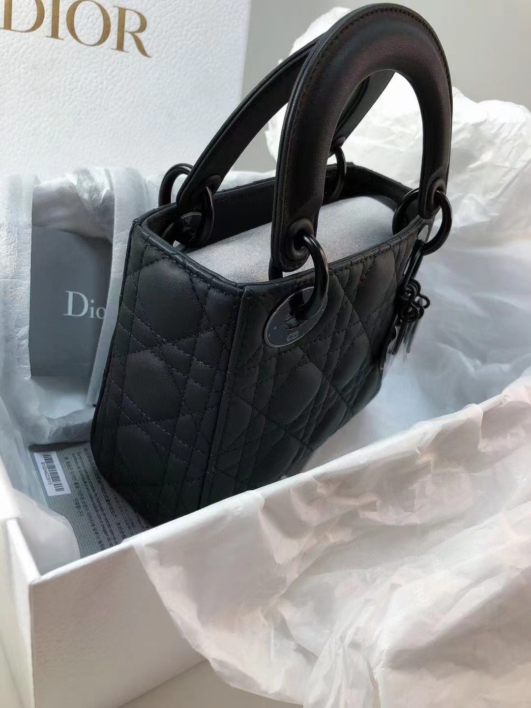 Dior迪奥 全黑哑光三格戴妃包 全❤️保存品DIOR 迪奥 戴妃包soblack 全黑哑光牛皮黑色三格磨砂扣 爆款 超难买17*14.5*8cm 23编码附件盒子尘袋 卡好价💰