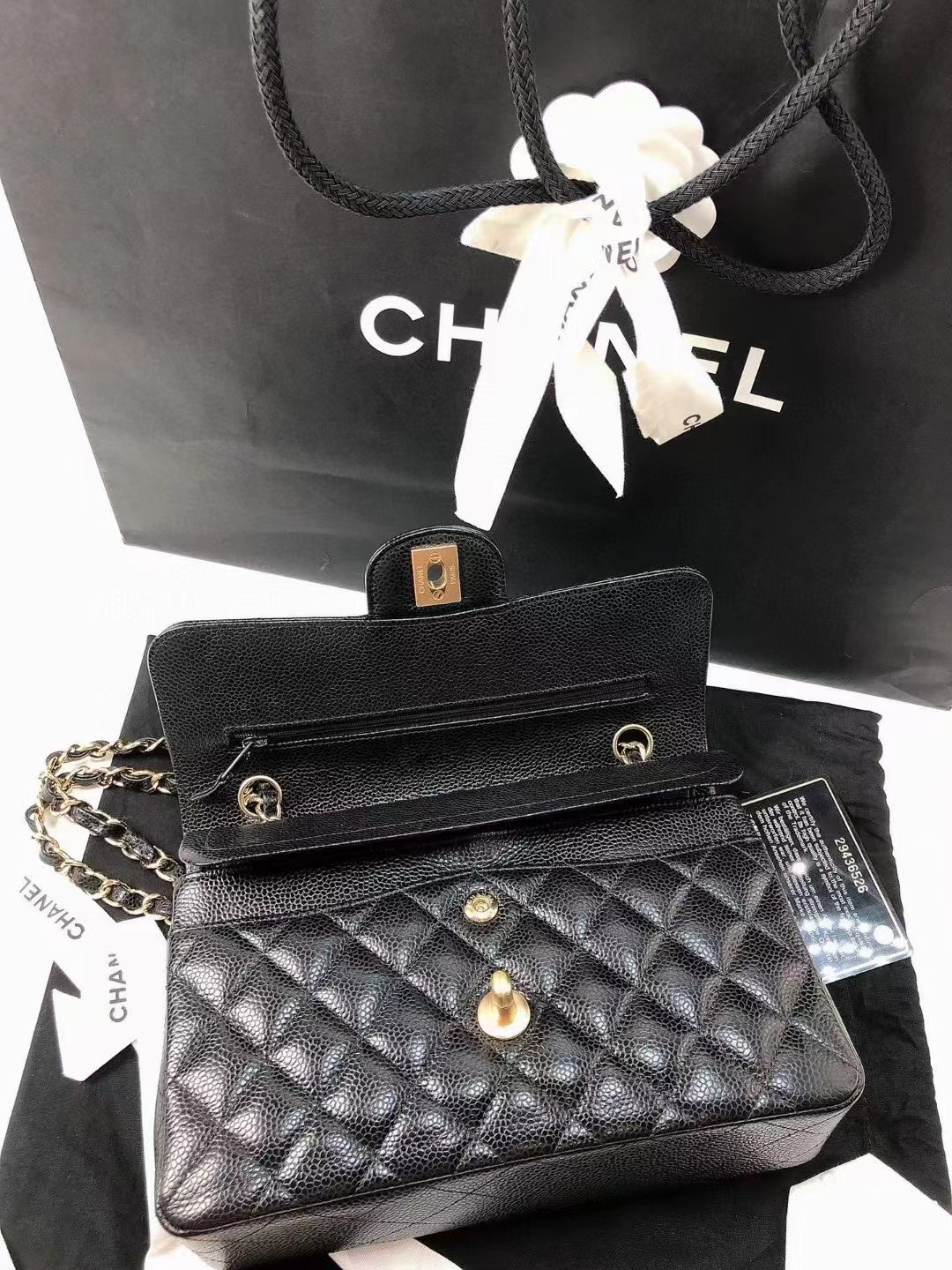 Chanel香奈儿 黑金荔枝牛皮CF小号 保存品Chanel 香奈儿黑金荔枝皮cf 小号链条包单肩斜挎包 硬通货 一直涨📈 香奈儿CF最经典的包款 长青树 尺寸：23*14cm，公价已涨：80800 附件尘袋29身份卡 好价💰