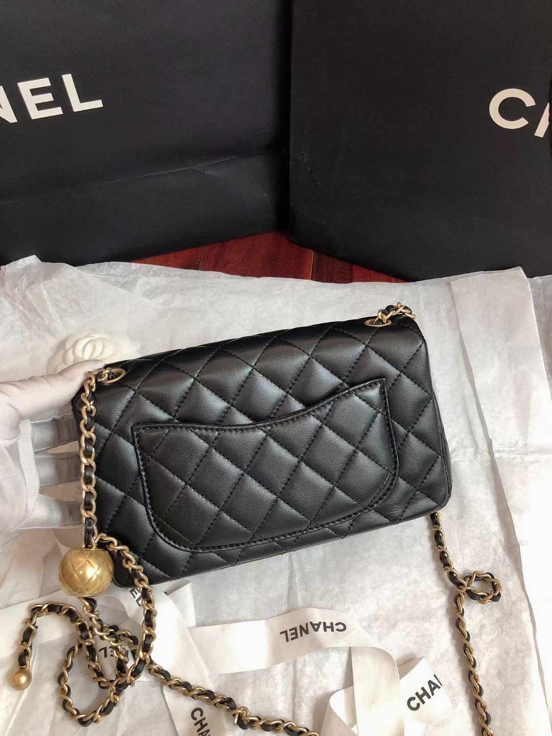 Chanel香奈儿 23K黑金金球大mini Chanel 香奈儿闲置品 23K 新款硬底 金球大mini 23年1月18日购于比利时 好价💰