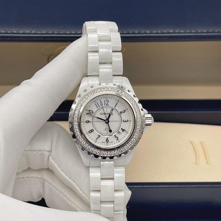 Chanel 香奈儿 J12白陶瓷石英腕表