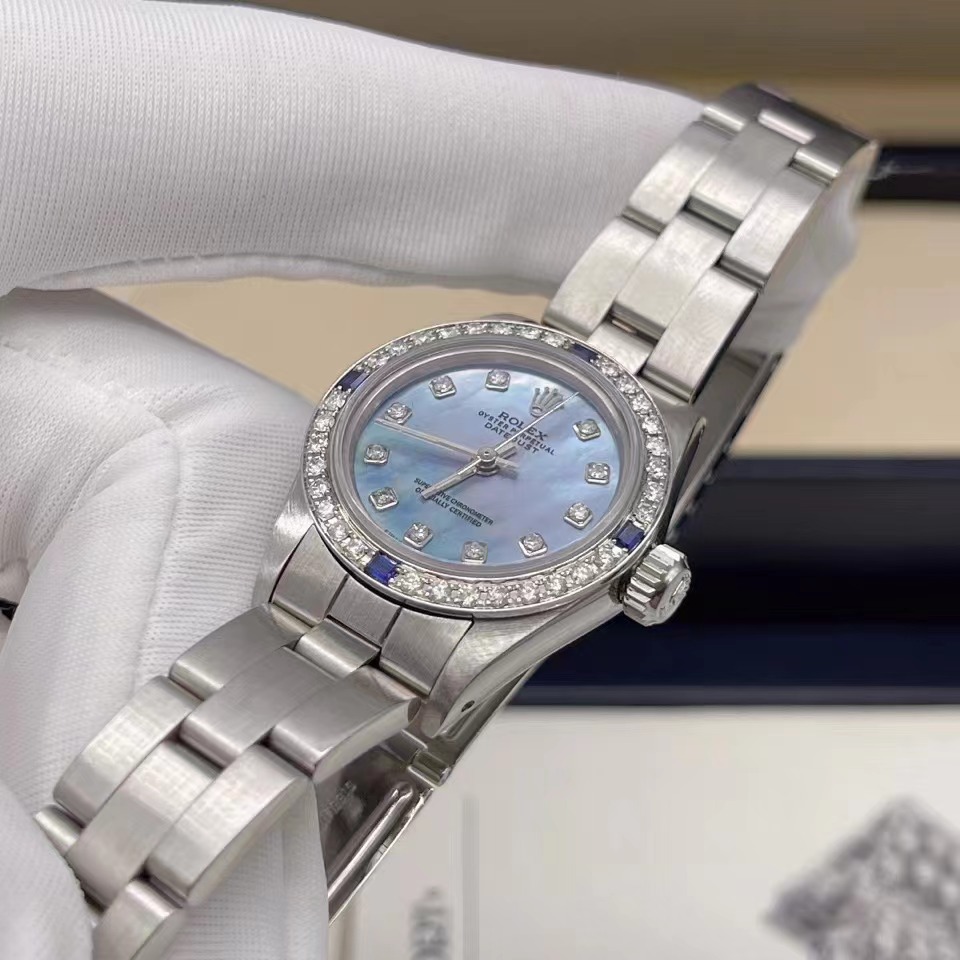 Rolex劳力士 紫蓝贝母蚝式恒动女装腕表 Rolex劳力士蚝式恒动女装腕表，自动机械，表径24，精钢后镶钻，升级超美紫蓝贝母刻度钻，经典热门款，参考专柜40万+，超值20800带走~