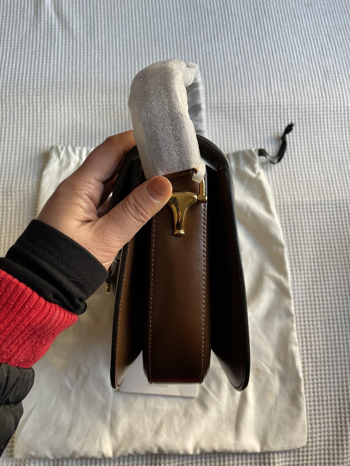 Gucci古驰 全新闲置焦糖色1955中号斜挎包 Gucci 古驰全新闲置焦糖色1955中号斜挎包，传承了复古优雅的设计，加上经典热门元素马衔扣看起来更耐看，专柜涨到25500，我们1W+超值带走