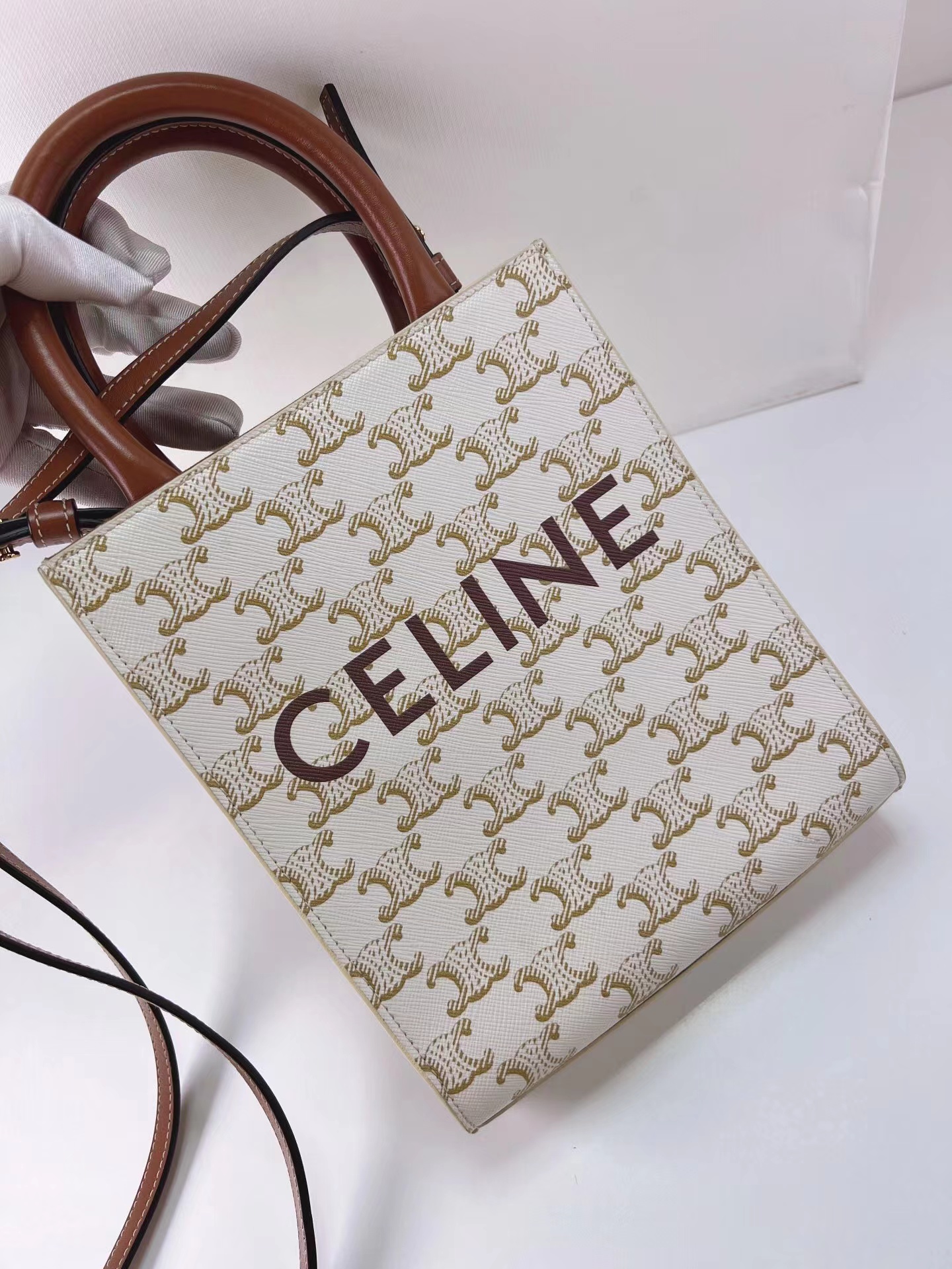 tote celine老花白色凯旋门mini tote,可爱小巧的一款,经典凯旋门老花