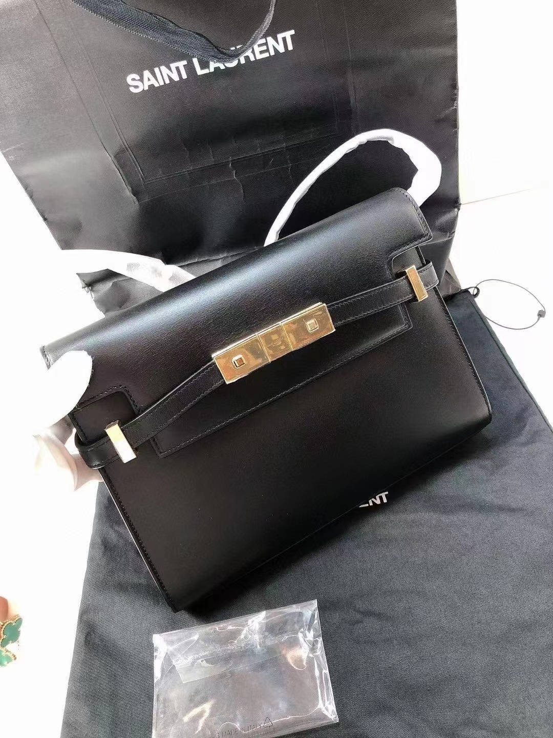 Saint Laurent圣罗兰 全新黑金曼哈顿 全❤️保存品YSL 圣罗兰 小号 曼哈顿 单肩腋下包 黑色 尺寸24x17cm 无敌好看！公价21400 附件尘袋卡片 好价带走现货💰