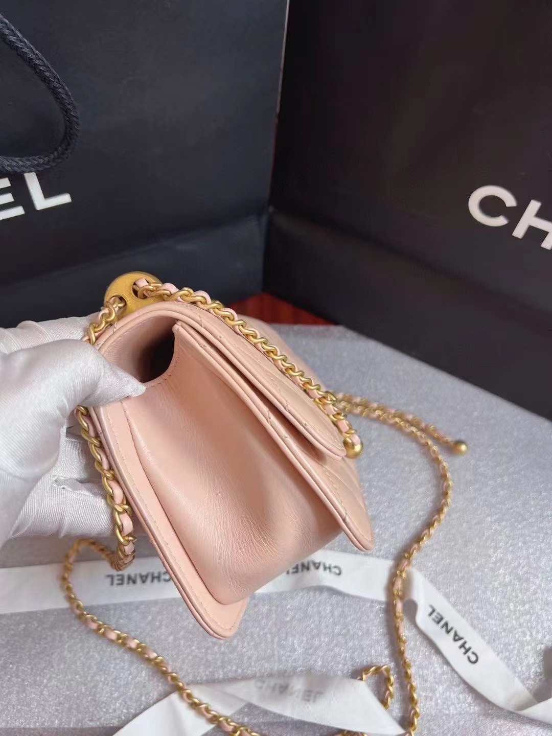 Chanel香奈儿 全新裸粉色芯片款双金球woc 全❤️Chanel香奈儿 24c双金球抽绳woc链条肩背包 裸粉色芯片款 尺寸19×12×4cm 现货💰