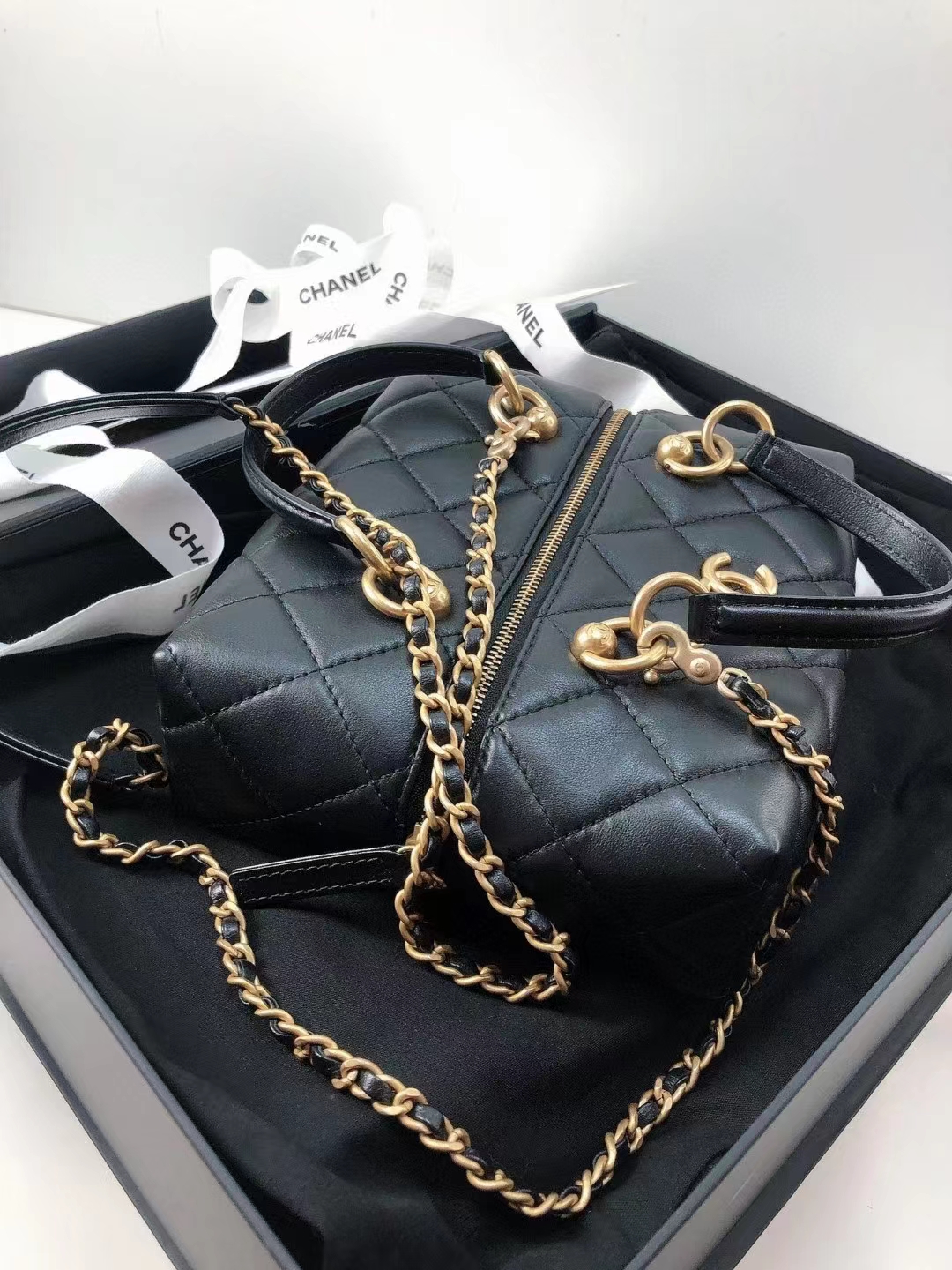 Chanel香奈儿 Chanel 芯片款23A 黑金便当盒 全❤️Chanel 23A 黑金便当盒 披萨🍕盒 芯片款 公价4+ 20x5x18附件盒子 尘袋卡片 💰好价