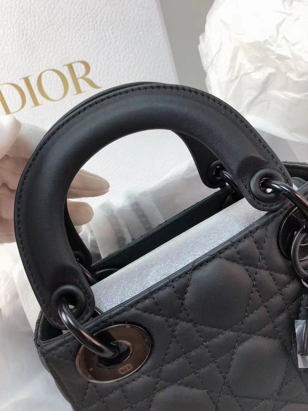 Dior迪奥 全黑哑光三格戴妃包 全❤️保存品DIOR 迪奥 戴妃包soblack 全黑哑光牛皮黑色三格磨砂扣 爆款 超难买17*14.5*8cm 23编码附件盒子尘袋 卡好价💰