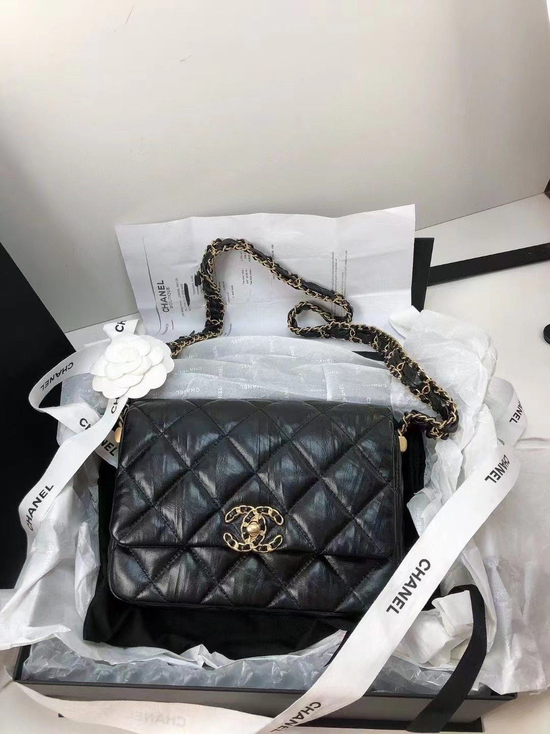 Chanel香奈儿 全新23K19bag豆腐包 全❤️Chanel 香奈儿 23K黑金宽肩带褶皱牛皮 风琴包 豆腐包 19hobo链条包 尺寸：18*12  配件：票/尘袋/盒子 爆款现货 好价💰