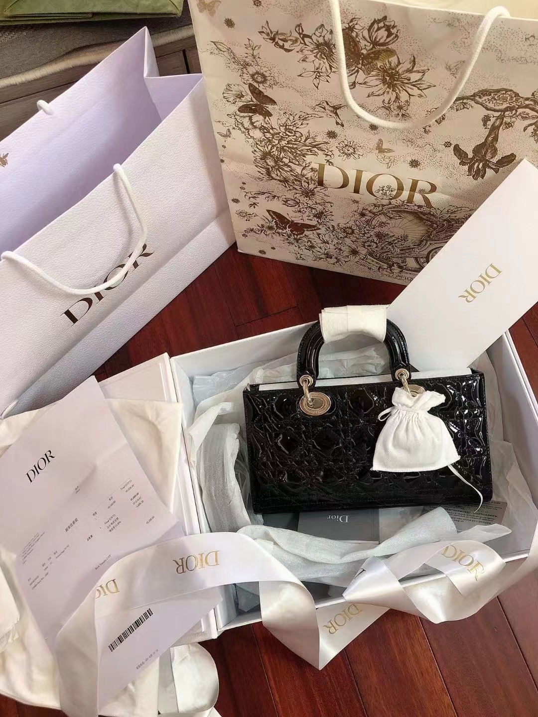 Dior迪奥 全新黑金漆皮中号横版D-JOY 全❤️全套DIOR 爆款断货王，黑金漆皮中号横版D-JOY戴妃 23编码附件盒子尘袋卡片23年10月票🎫好价💰