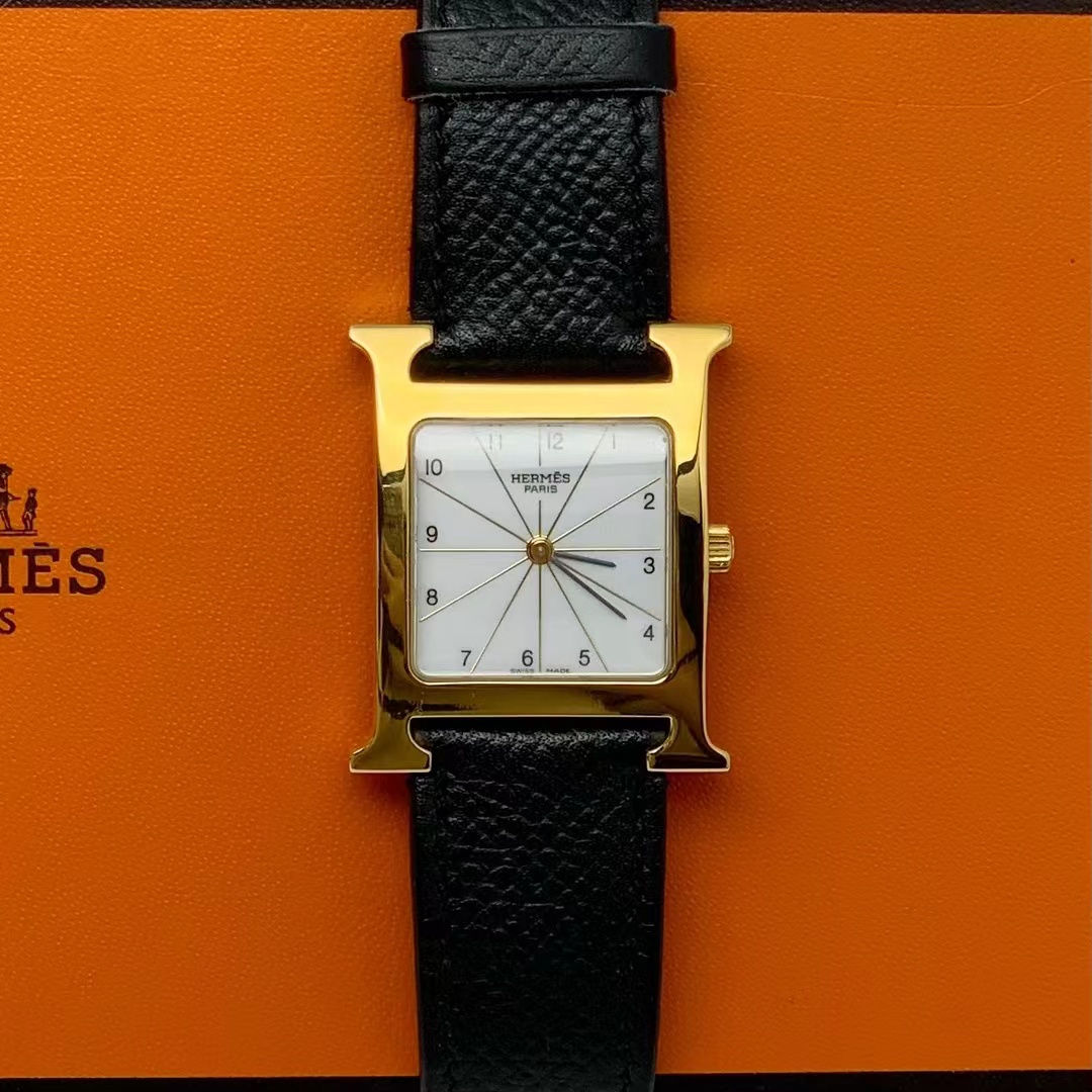 Hermes爱马仕 黑金H hour手表中号  Hermes 爱马仕 H hour 经典款手表 中号 金色表盘黑色表带 男女可戴📦现货漏价来秒几K~