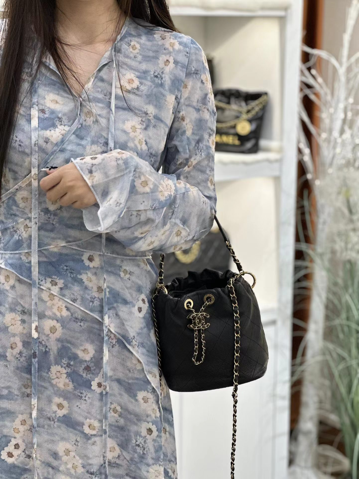 Chanel香奈儿 黑金19bag抽绳水桶包 1w多🉐️Chanel 香奈儿 19bag系列 黑金 抽绳水桶包 手提斜挎单肩都🉑️百搭实用 📦现货秒发