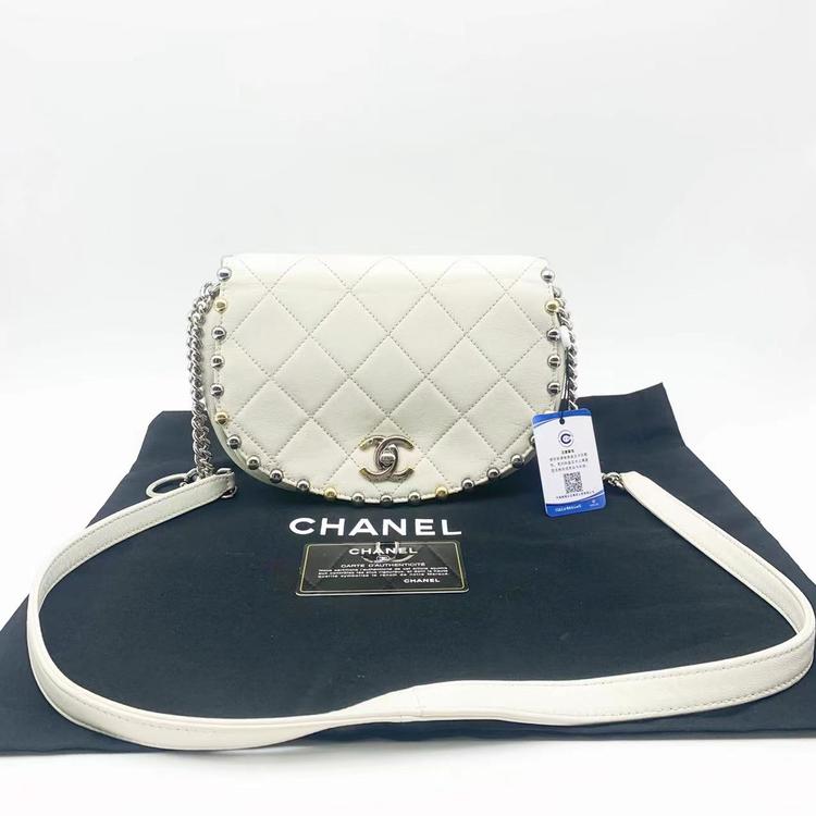 Chanel 香奈儿 白色限定走秀款铆钉翻盖链条包