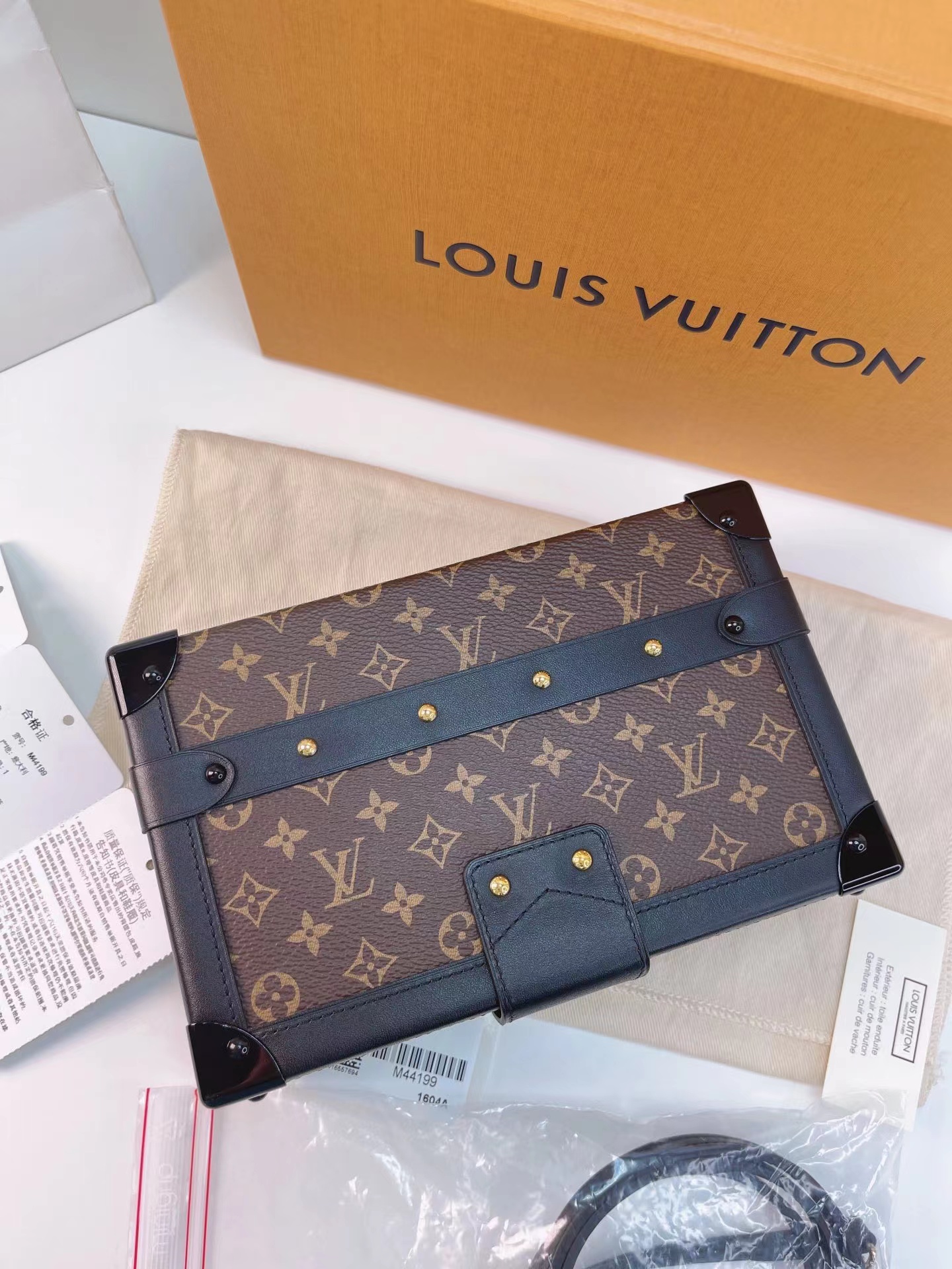 M44199 Louis Vuitton Monogram Canvas Petite Malle