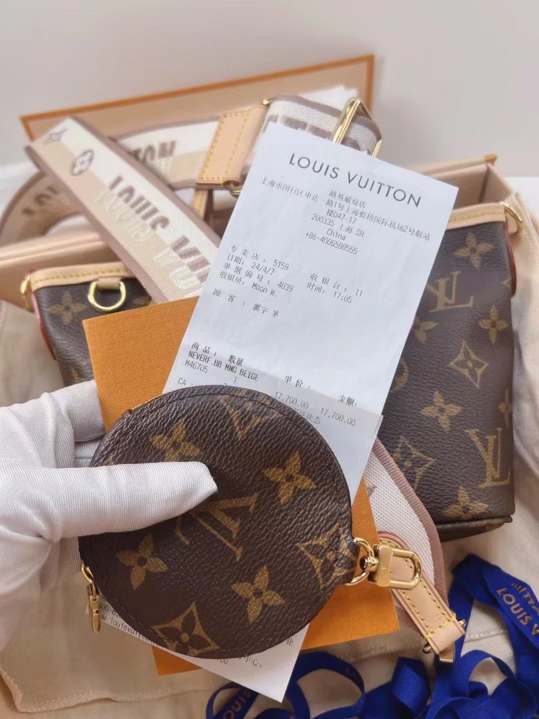 Louis Vuitton路易威登 全新全套nf bb奶茶色肩带 全❤️全套LV Neverfull BB 奶茶色肩带M46705，可手提可斜挎，肩带可拆卸，可盐可甜。24年国专购入带小票，专柜18200还买不到，附件盒子 尘袋24年4月票🎫好价💰