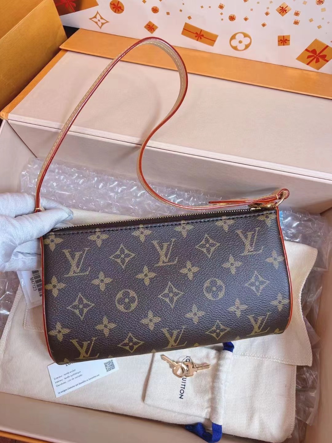 Louis Vuitton路易威登 全新老花腋下锁头麻将包 全❤️LV 路易威登 Pochette Tirette新款腋下锁头麻将包 最好用的小包之一 容量很大 附件盒子尘袋好价💰