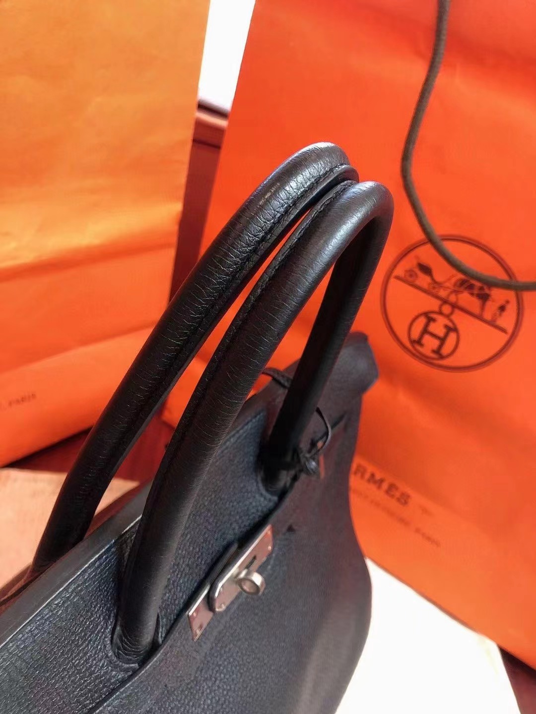 Hermes爱马仕 黑银birkin铂金包35 98新 爱马仕Hermes Birkin35 bk35 togo 黑银 框Q刻 超级火的款 大包凹造型时尚又帅气 附件:防尘袋 钥匙锁好价💰