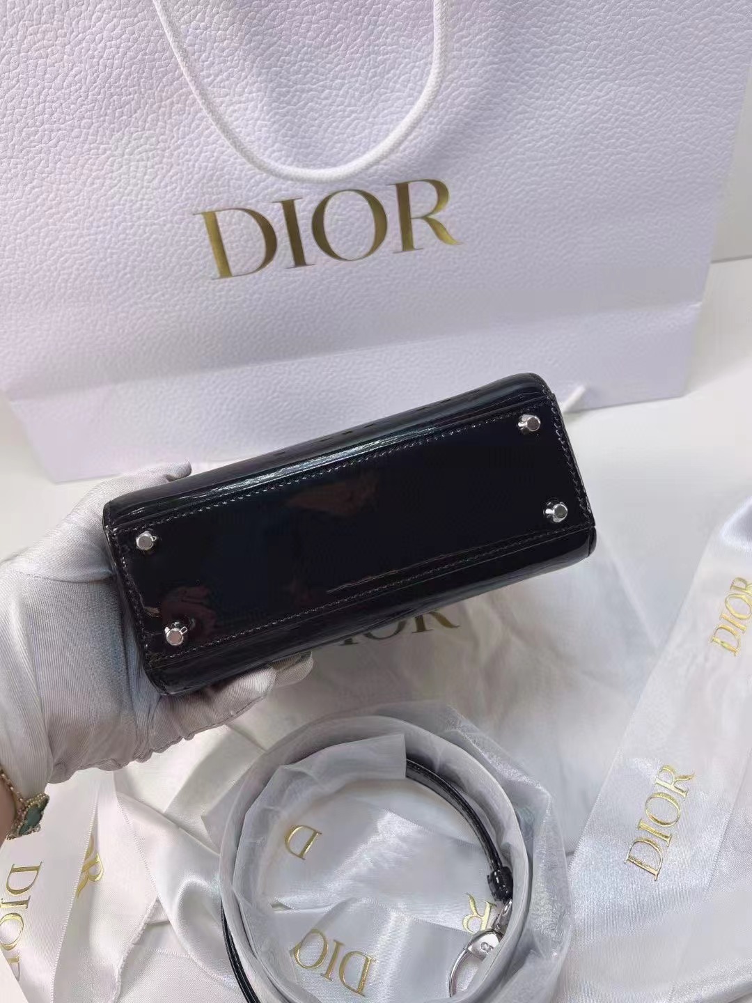 Dior迪奥 黑银漆皮三格戴妃包 保存品Dior 迷你lady 三格漆皮戴妃包 光面 银扣 可手提可肩背 肩带可调节长度 漆皮太高级了 公价近4w 太超值 15编码附件尘袋好价💰