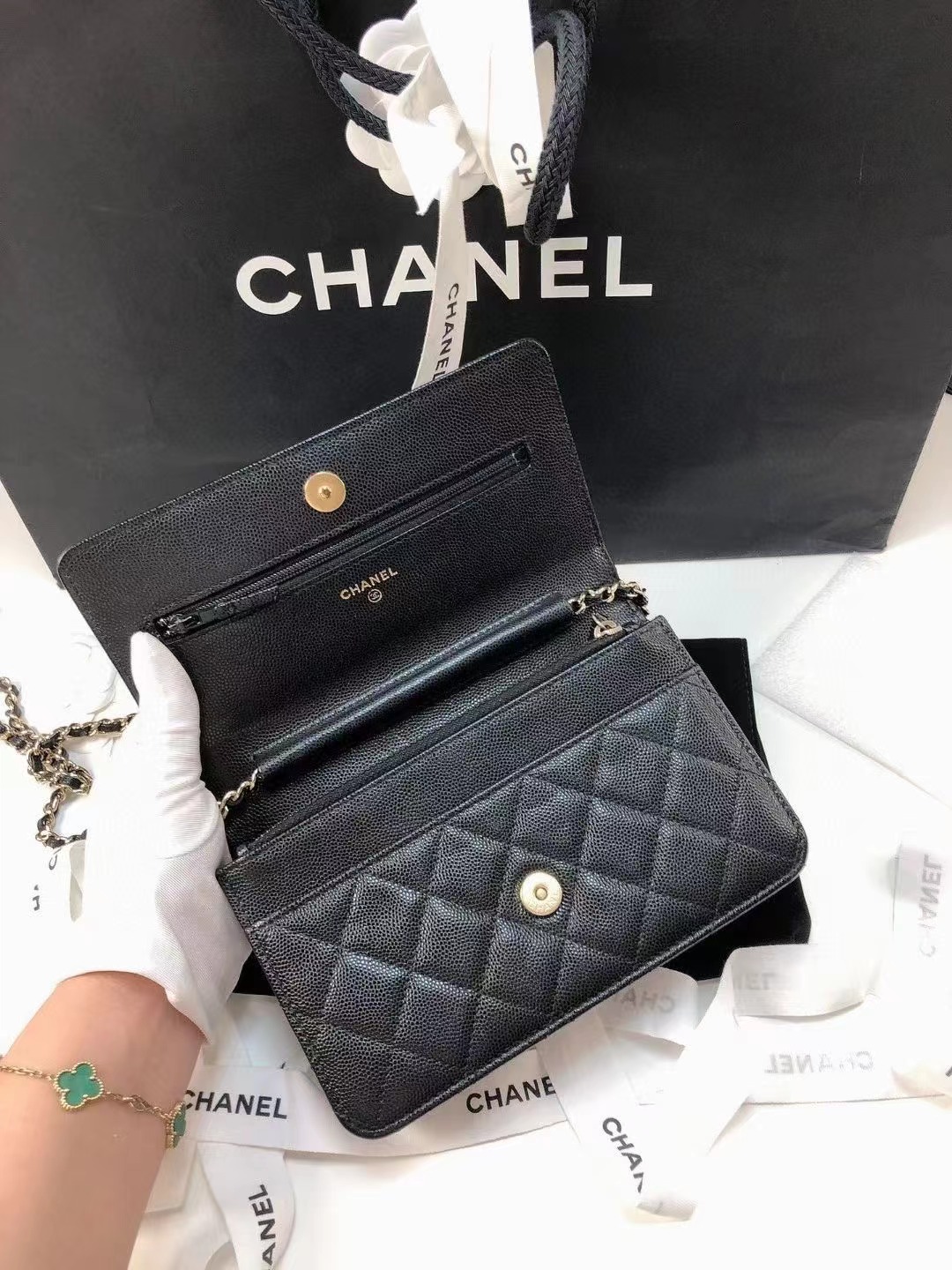 Chanel香奈儿 全新黑金22S钻扣woc 全❤️Chanel 香奈儿 黑金 22s胸针钻扣woc 发财包 鱼子酱皮 芯片款 附件尘袋好价💰