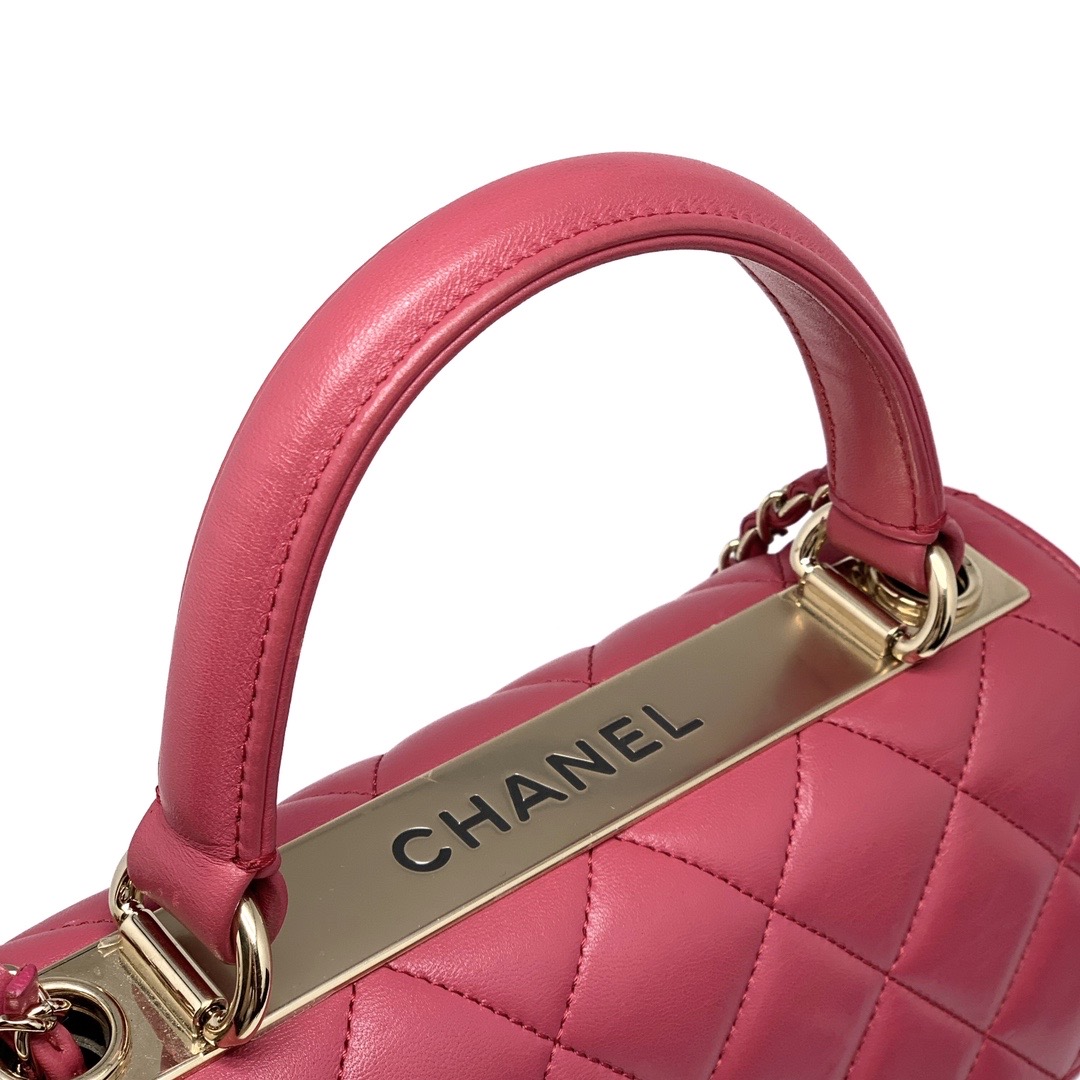 Chanel香奈儿 香奈儿 玫瑰粉trendy cc 小号 1w多🉐#Chanel 香奈儿 trendy cc 小号玫瑰粉羊皮金扣，尺寸：25x17 ，显肤白，手提斜挎都可 皮质手感非常好