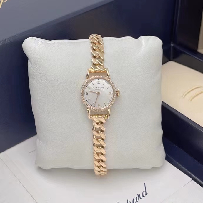 Patek Philippe百达翡丽 18K玫瑰金珠宝系列腕表 一见钟情的PP 百达翡丽 古典珠宝系列腕表，整表18K玫瑰金，表径21，手工打造链带式一体表带，手动机械，后镶钻，奢华璀璨，古典高贵，绝美稀有藏品，参考原价40万+，单表好成色，好价！