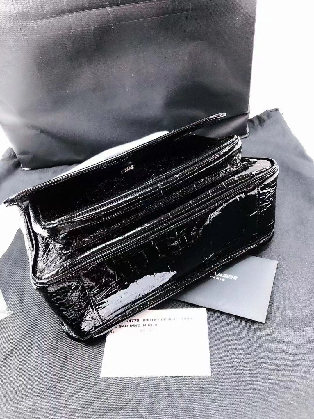 Saint Laurent圣罗兰 全新鳄鱼纹漆皮光面niki小号 全❤️Ysl 圣罗兰 niki小号黑色光面漆皮鳄鱼纹银扣链条包 普通扣 尺寸21x16  时尚爆款 原价24100 附件尘袋卡片 全新超值好价💰