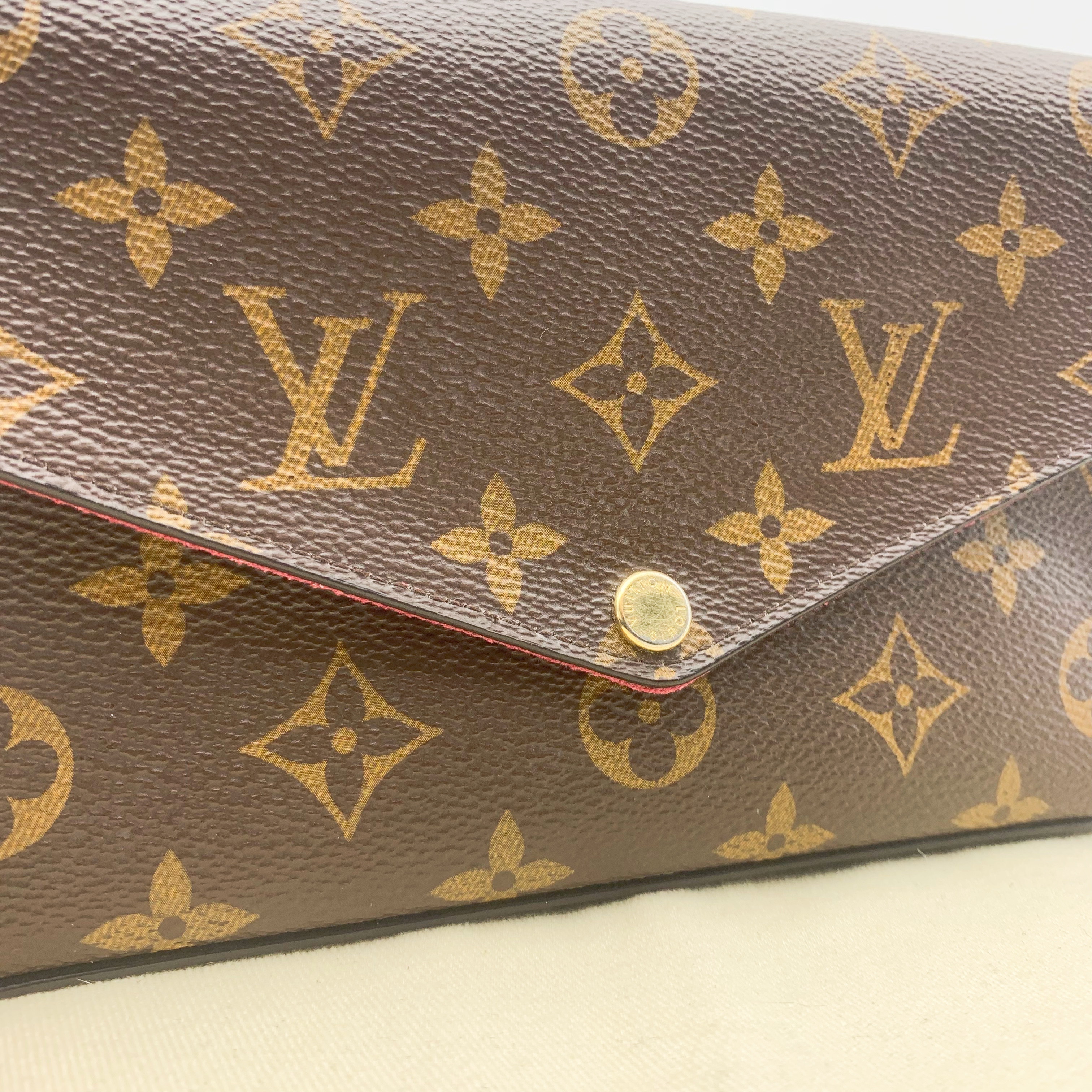 Louis Vuitton路易威登 经典老花三合一链条包 Louis Vuitton 路易威登经典老花三合一链条单肩斜挎包，经典百搭凹造型神器，子包卡包都很实用，性价比非常高，日常通勤都没问题，现货好价带走啦，尺寸：20*12cm